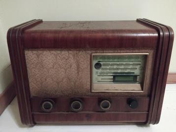 Antieke perfect werkende radio  beschikbaar voor biedingen