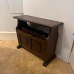 Houten Krantenhouder, Enlèvement, Utilisé