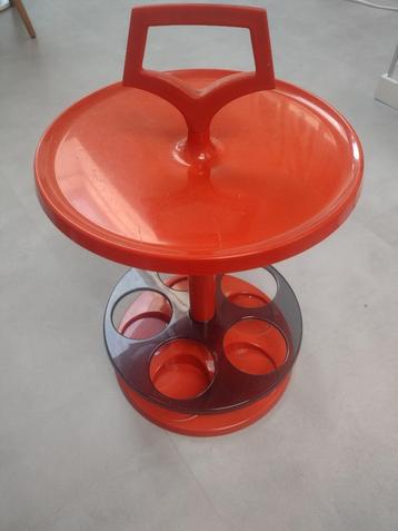 Vintage opbergtafeltje flessen beschikbaar voor biedingen