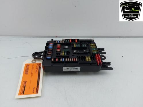 ZEKERINGKAST BMW X5 (F15) (01-2013/07-2018), Auto-onderdelen, Elektronica en Kabels, BMW, Gebruikt