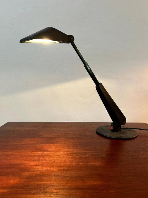 Prachtige 80s design Oluce lamp, Huis en Inrichting, Lampen | Tafellampen, Gebruikt, Metaal, Ophalen of Verzenden