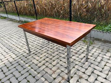 Vintage eettafel beschikbaar voor biedingen