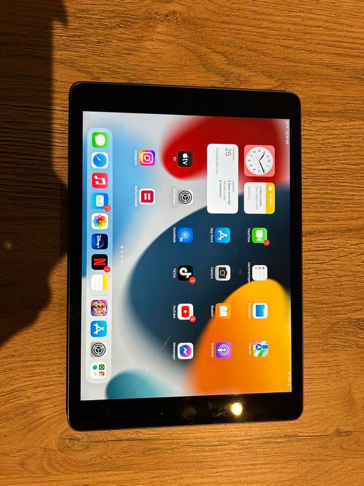 Apple Ipad 9 (64GB) + Gecko keyboard hoes, Computers en Software, Apple iPads, Zo goed als nieuw, Apple iPad, Wi-Fi, 64 GB, Zilver