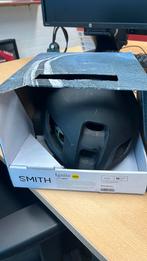 Fietshelm met kleine lak beschadiging, Fietsen en Brommers, Ophalen of Verzenden, Zo goed als nieuw, M