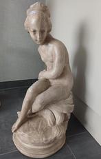 Beeld van jonge vrouw, Enlèvement