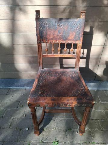 Antieke stoelen beschikbaar voor biedingen