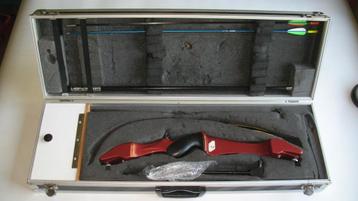 Handboog met vizier en stabilisators in koffer
