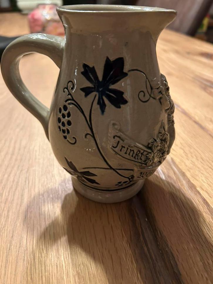 Ancien pichet à vin allemand en grès émaillé, Antiquités & Art, Antiquités | Services (vaisselle) pièces, Enlèvement ou Envoi