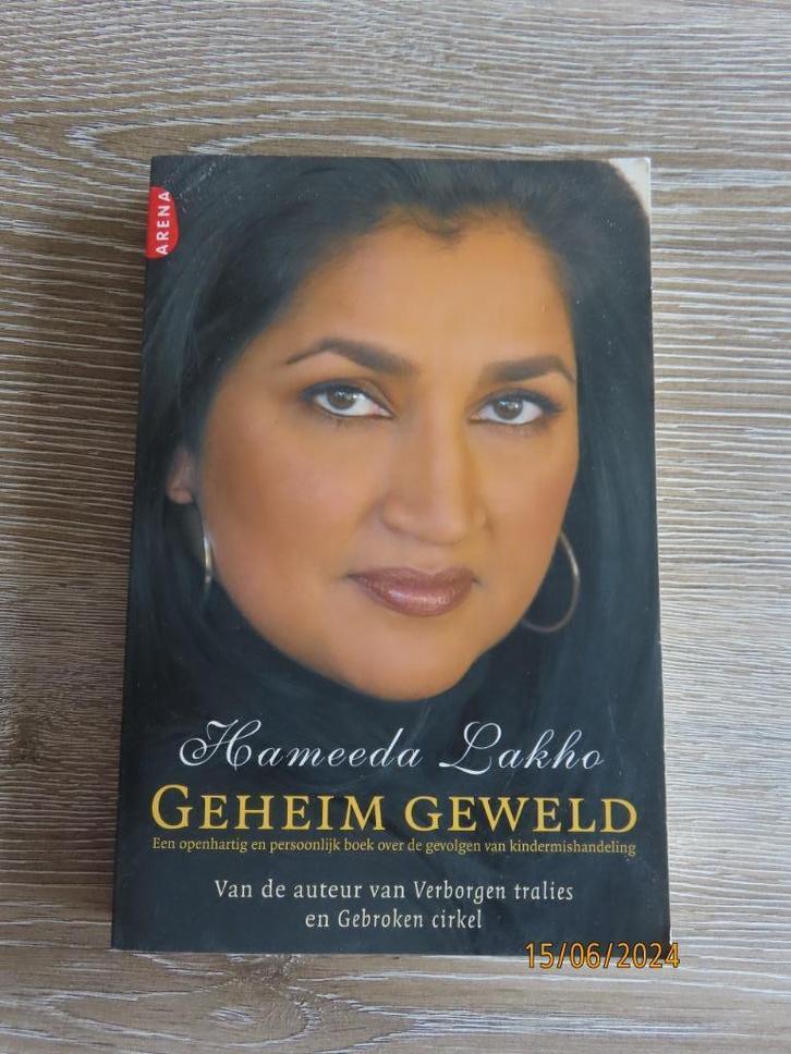 Boek - Geheim Geweld (Hameeda Lakho), Boeken, Filosofie, Zo goed als nieuw, Ophalen of Verzenden