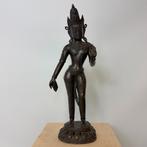 Tibetaans bronzen staand beeld van Bodhisattva, Antiek en Kunst, Kunst | Beelden en Houtsnijwerken, Verzenden