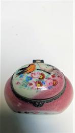 Ancien pilulier en porcelaine motif oiseau, Enlèvement ou Envoi