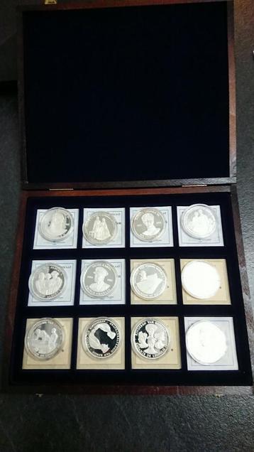Coffret 12 pièces en argent .999 Les rois belges 8 oz onces  beschikbaar voor biedingen