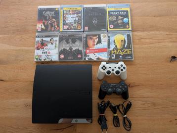 PS3 slim 320GB met 2 controllers en 8 spellen.  disponible aux enchères