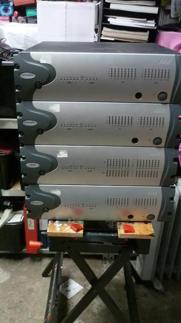 AVID en Extron Video apparatuur, Montage