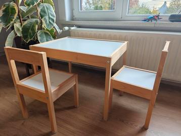 LÄTT kindertafel en stoelen  beschikbaar voor biedingen