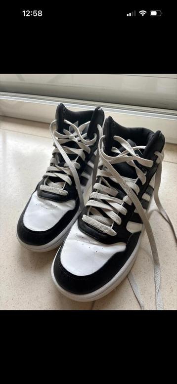 Adidas sneakers , M37,5 beschikbaar voor biedingen