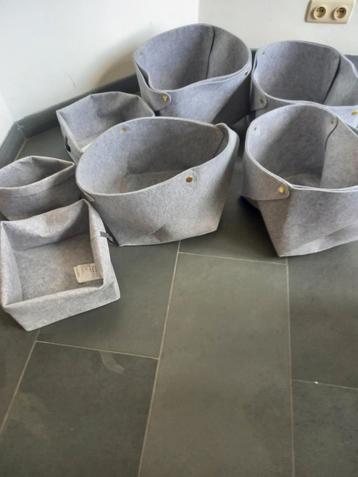 Stoffen grijze opbergmanden verschillende maten beschikbaar voor biedingen