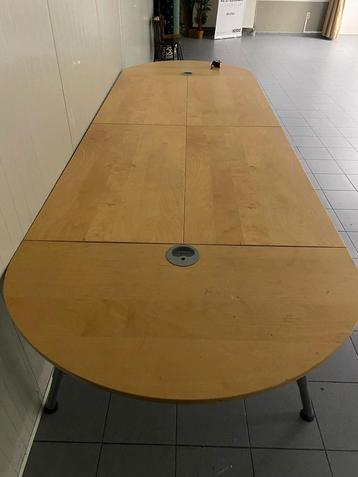 Vergadertafel  beschikbaar voor biedingen