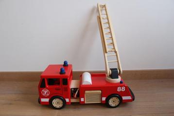 Grote houten brandweerwagen Pintoy beschikbaar voor biedingen