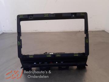 Middenconsoles van een Nissan NV400 beschikbaar voor biedingen