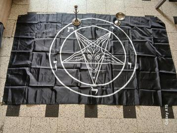 Pentagram vlag met kelk en kandelaars beschikbaar voor biedingen