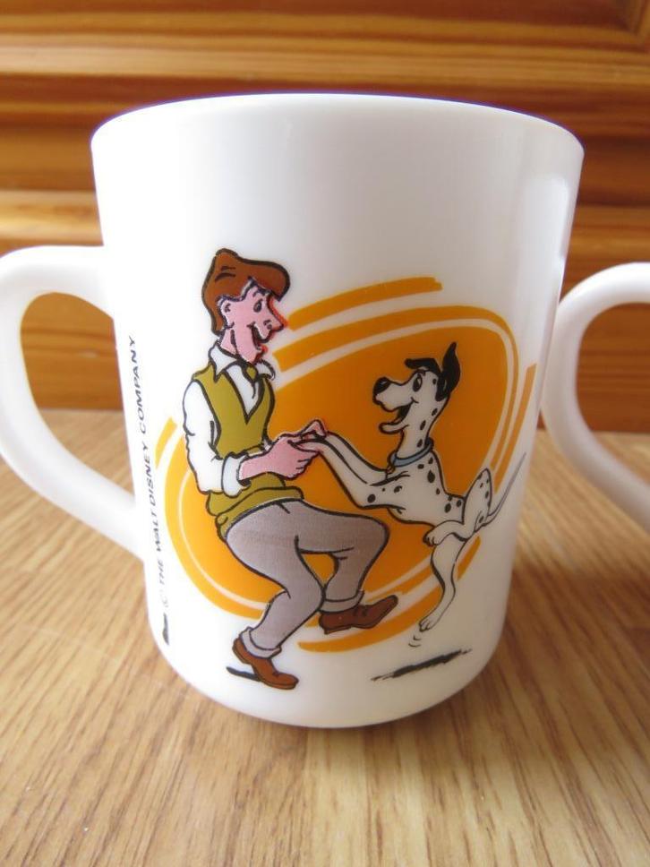 2 mug tasses les 101 dalmatiens de Disney en arcopal, Huis en Inrichting, Keuken | Servies, Zo goed als nieuw, Kop(pen) en/of Schotel(s)