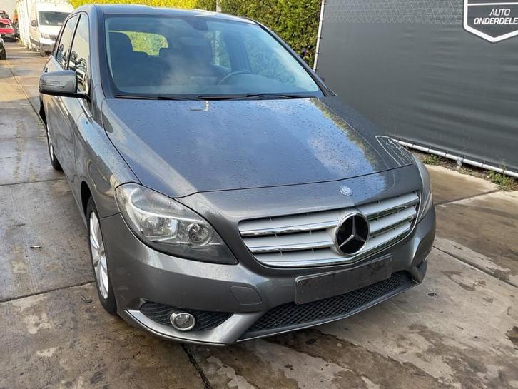 MOTORKAP B (W246) (|A2468800057|A246880005764|), Auto-onderdelen, Carrosserie, Motorkap, Mercedes-Benz, Gebruikt