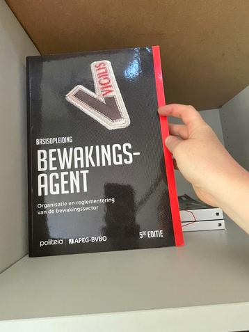 Bewakingsagent drie delen(compleet) beschikbaar voor biedingen