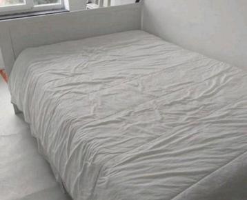 wit houten bed Leen Bakker 140/200 + nieuwe boxsprings beschikbaar voor biedingen