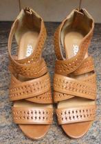 Pumps - hakken 10 cm - Cognackleur - 37 - Story - € 15, Kleding | Dames, Schoenen, Pumps, Overige kleuren, Story, Ophalen of Verzenden