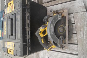 dewalt 54V DCS578 zaagmachine, Moins de 600 watts, Enlèvement ou Envoi, 30 à 70 mm, Utilisé