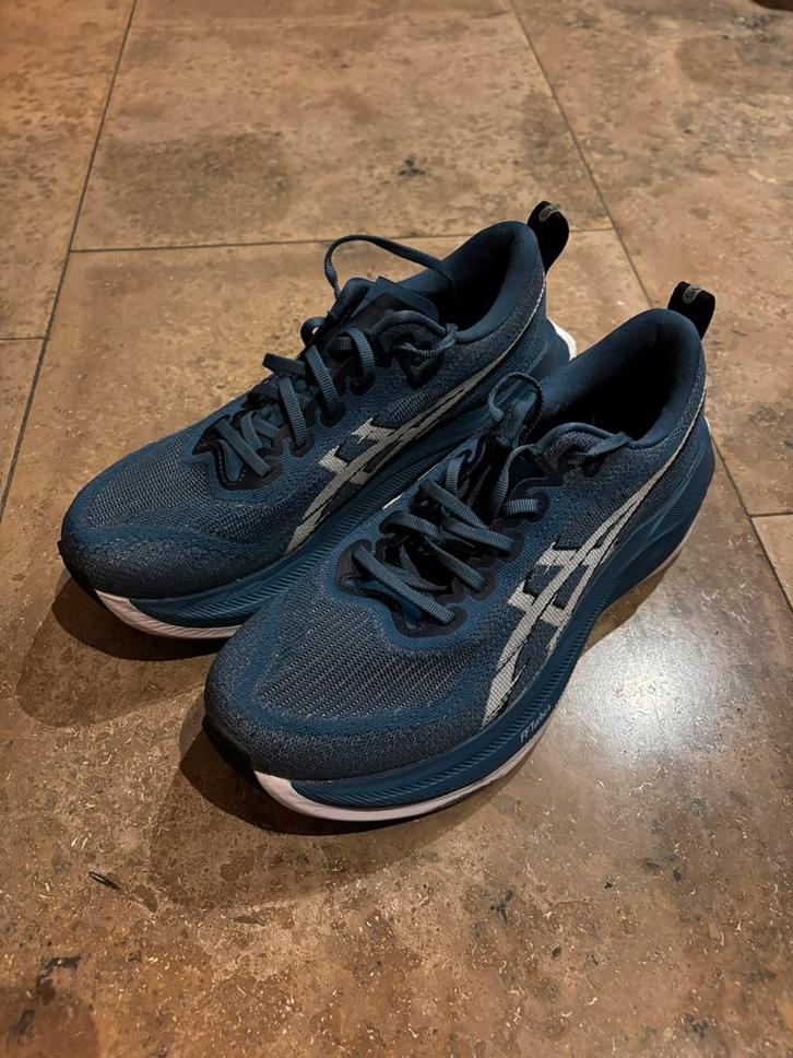 Asics Superblast 2 - maat 41.5, Sports & Fitness, Course, Jogging & Athlétisme, Comme neuf, Asics, Enlèvement