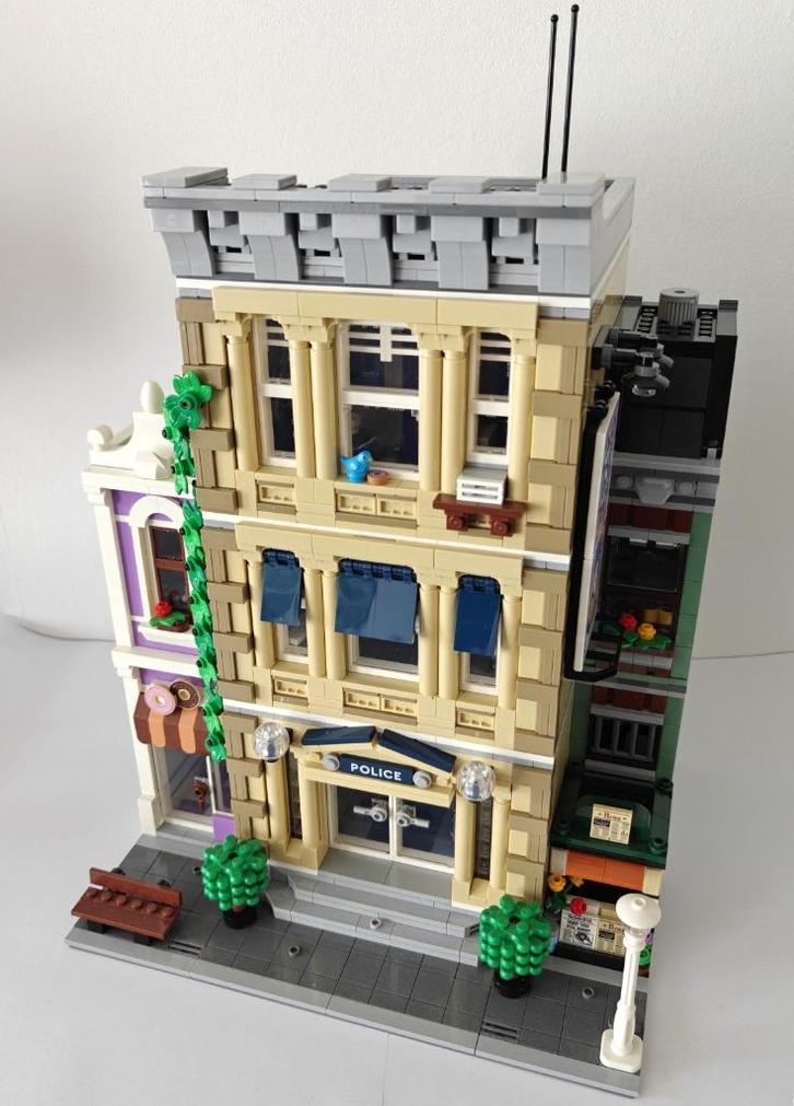 Lego Icons 10278 Politiebureau - Police Station set compleet, Kinderen en Baby's, Speelgoed | Duplo en Lego, Zo goed als nieuw