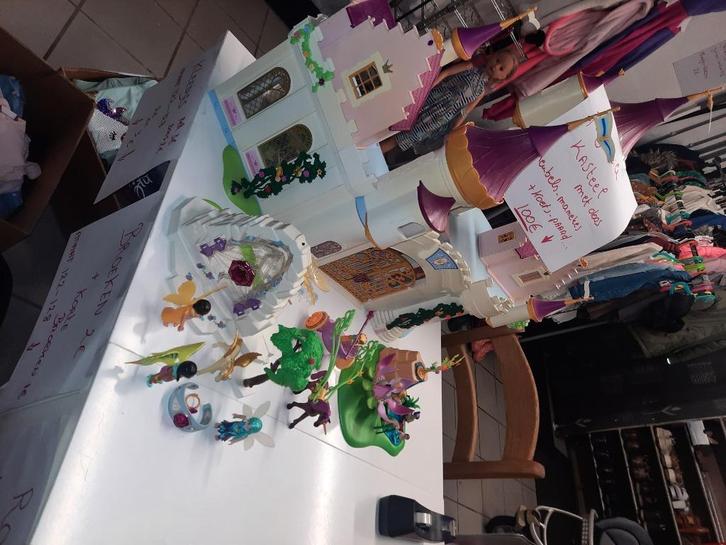 Groot playmobile kasteel met doosje vol meubels en mannekes, Kinderen en Baby's, Speelgoed | Playmobil, Zo goed als nieuw, Complete set