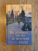 Boek "De jongen die van de wereld hield" van Tjibbe Veldkamp, Tjibbe Veldkamp, Nieuw, Ophalen of Verzenden, Fictie