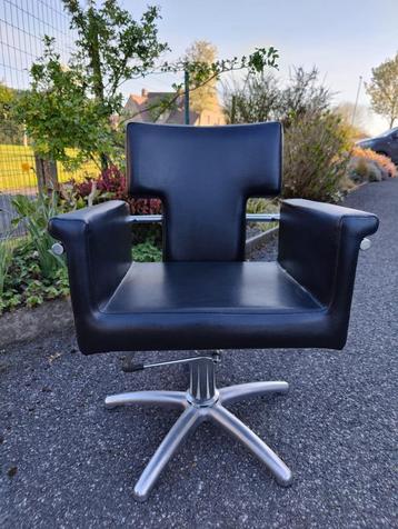 Lot 5 Kappersstoelen met voetpomp - merk Xafi   beschikbaar voor biedingen