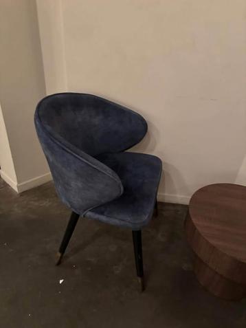 Mooie blauwe stoelen te koop beschikbaar voor biedingen