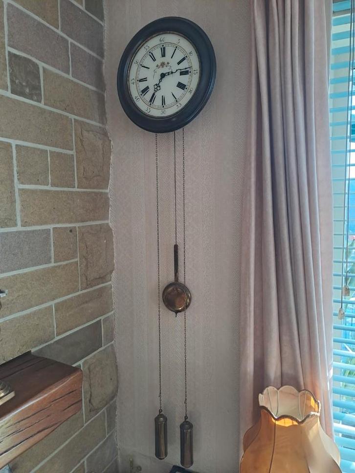 Mechanische wandklok met slinger en gewichten, Antiek en Kunst, Antiek | Klokken, Ophalen of Verzenden