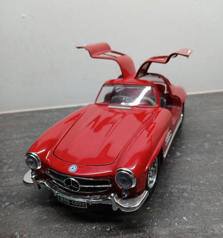 1:18 Mercedes 300 SL rood, oldtimer, Hobby en Vrije tijd, Modelauto's | 1:18, Ophalen of Verzenden