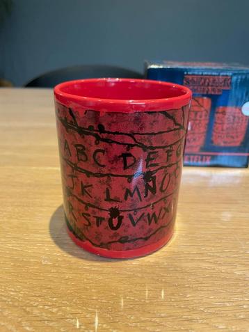 Mugs Stranger Things  beschikbaar voor biedingen