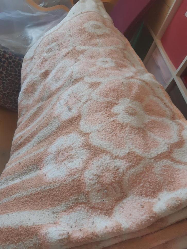 Couverture brune à fleurs. 2 pers, Maison & Meubles, Chambre à coucher | Linge de lit, Comme neuf, Couverture ou Couette, Deux personnes