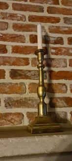 2 Bougeoirs anciens en cuivre, Antiquités & Art, Enlèvement ou Envoi