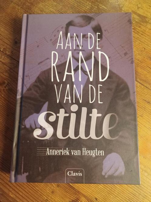 Anneriek van Heugten - Aan de rand van de stilte, Boeken, Kinderboeken | Jeugd | 13 jaar en ouder, Zo goed als nieuw, Ophalen of Verzenden