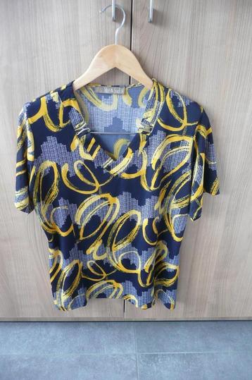 Blauw geel geprinte bloes (K680) beschikbaar voor biedingen