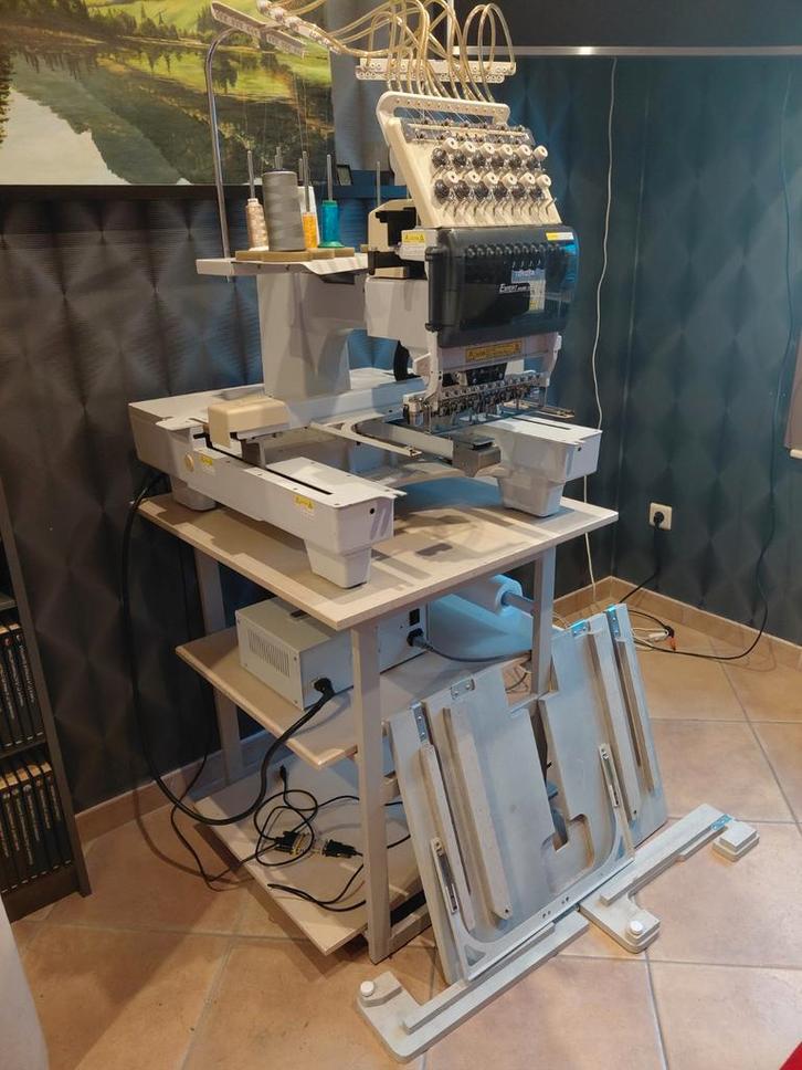 Toyota expert 850, prête à l’emploi, Hobby & Loisirs créatifs, Broderie & Machines à broder, Enlèvement