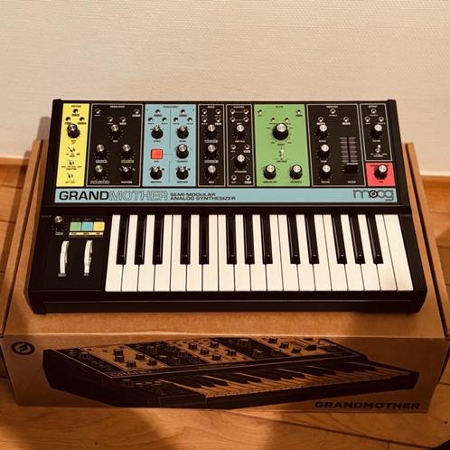 Moog Grandmother Synthesizer, Muziek en Instrumenten, Synthesizers, Zo goed als nieuw, Overige aantallen, Overige merken, Met midi-aansluiting