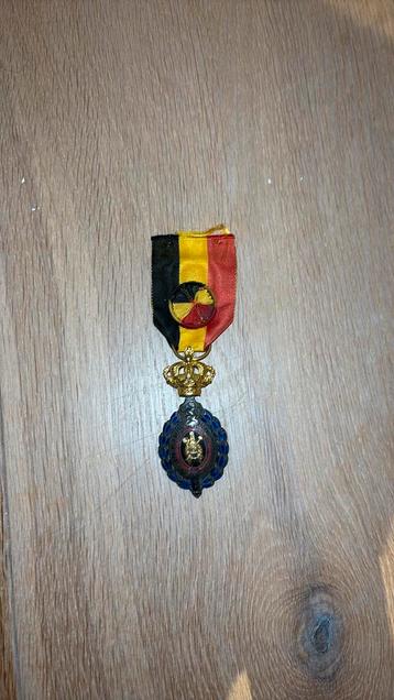 Belgische militaire medaille heel oud beschikbaar voor biedingen