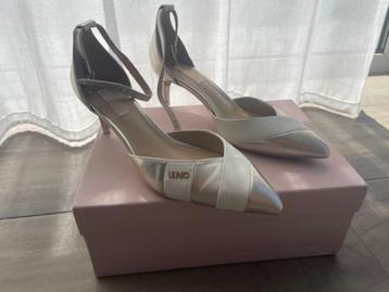 Liu jo gouden schoenen met hakje M38  ALS NIEUW beschikbaar voor biedingen