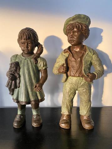 2 terra cotta beelden van Geert Kunen, grote versie beschikbaar voor biedingen