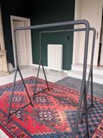 Kledingrekken Ikea, Enlèvement